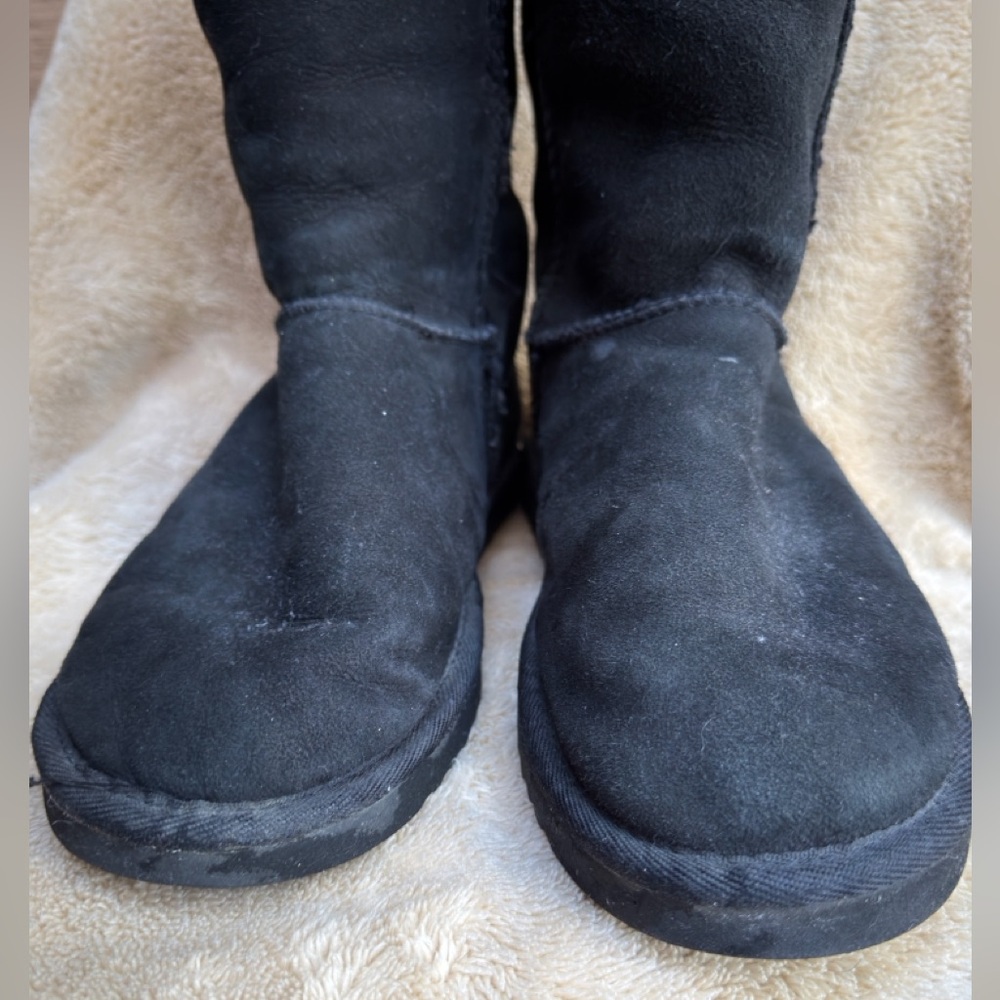 UGG Classic Tall II $220 Womens Black Suede Sheepskin Lined Boots Sz 8 EUC - Picture 3 of 8